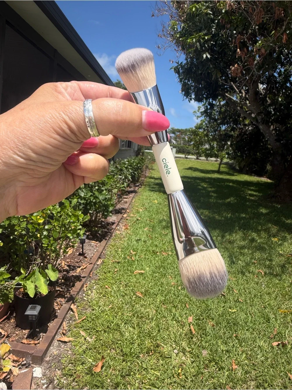 CIELE Double-Ended Makeup Brush